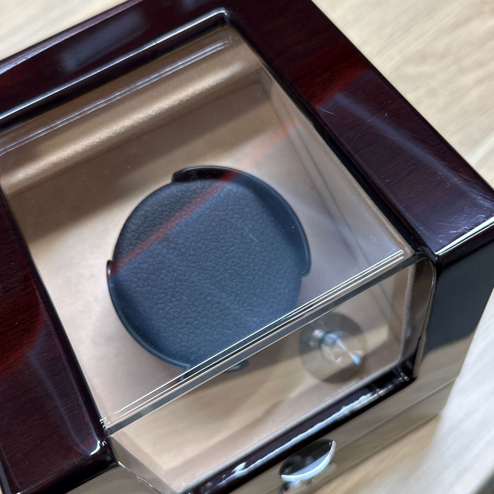 Seconds - Waratah Watch Winder Box for 1 Watch in Mahogany (a) Seconds Clinks 